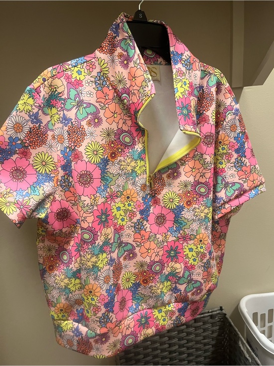 SSYS Tops - SSYS floral bloom zip scuba top. Has pockets! So cute! Size medium. Worn once